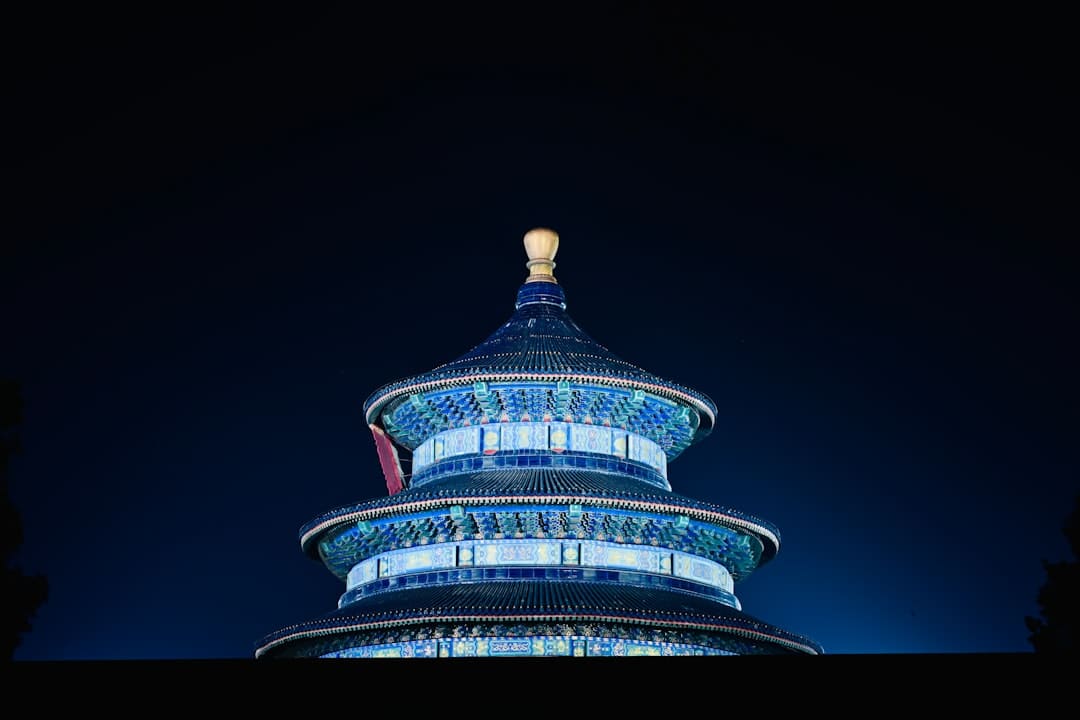 王星越白鹿联系解析：又爱又恨的宿舍日常引发热议